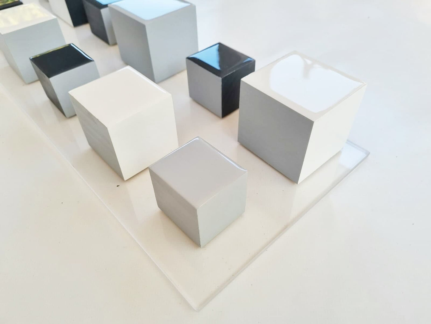 Black and white wood art. Narrow and long wood wall art. Modern art. Sculpture 3d. Resin finish. It can be hung vertically or horizontally ©