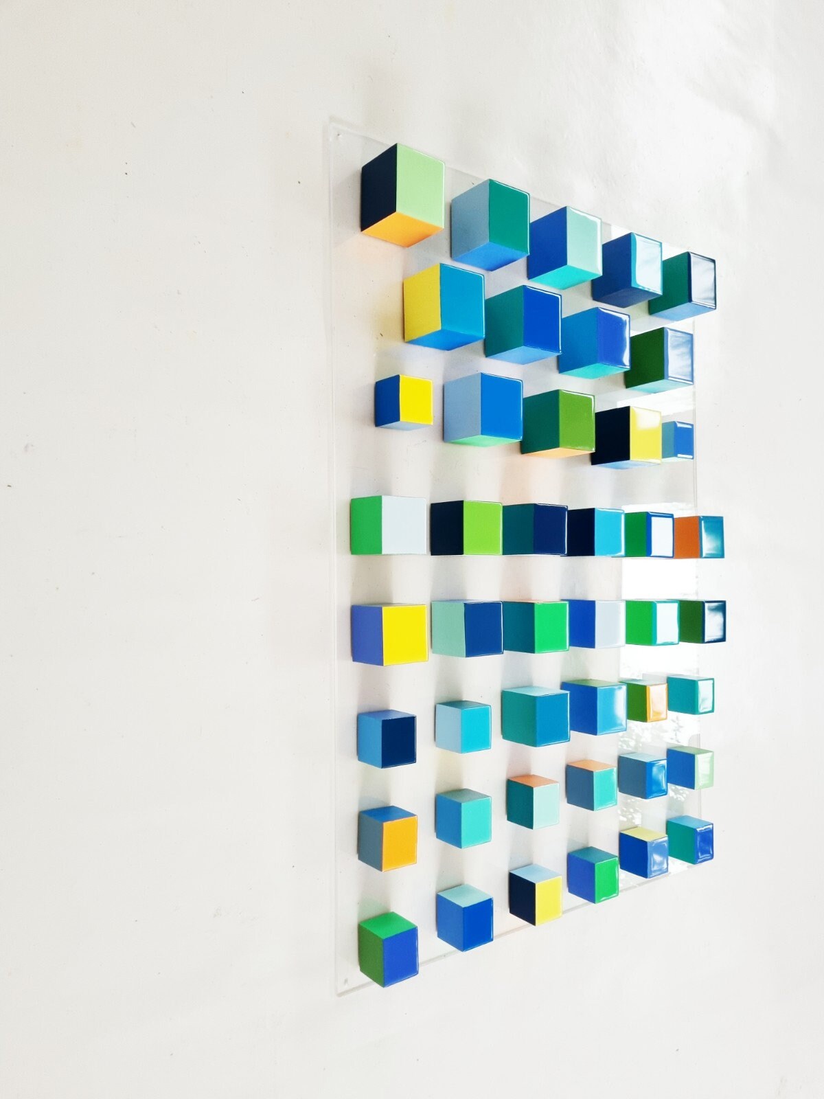 Geometric wood wall art, hand painted cubes with resin on top face, Happy and bold colors . Multicolor wooden cubes. 3d floating blocks ©