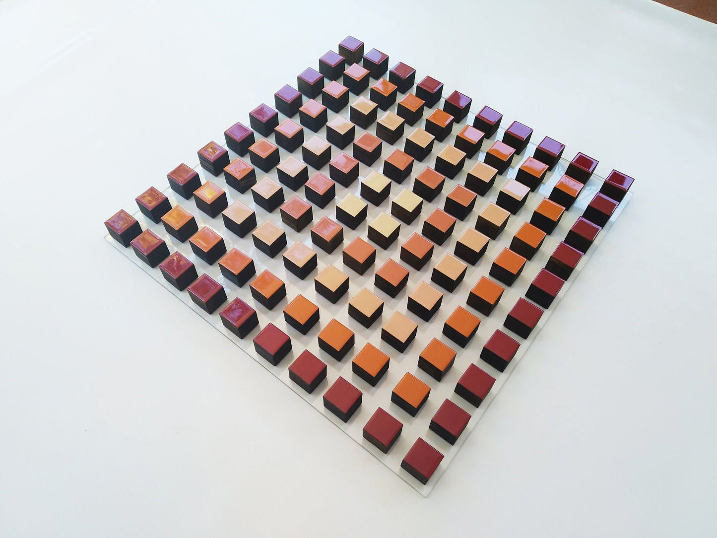 Original and unique work in wood with resin.© Each cube is a brilliant little work of art. Hand painted in gradient color grid layout